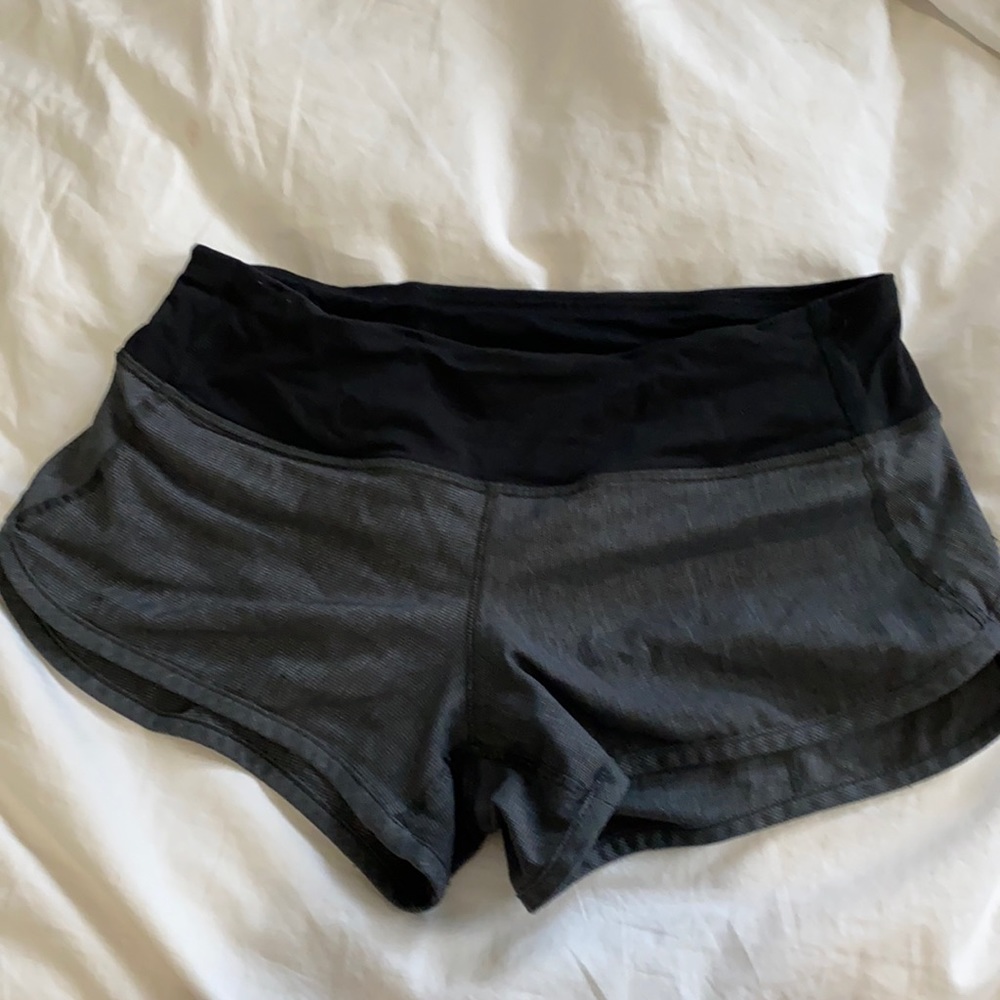 Grey patterned speed up short